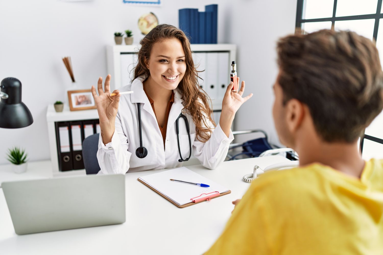 Rauchen und E-Zigaretten: So gefährlich ist der Rauch für Ihre Zahngesundheit