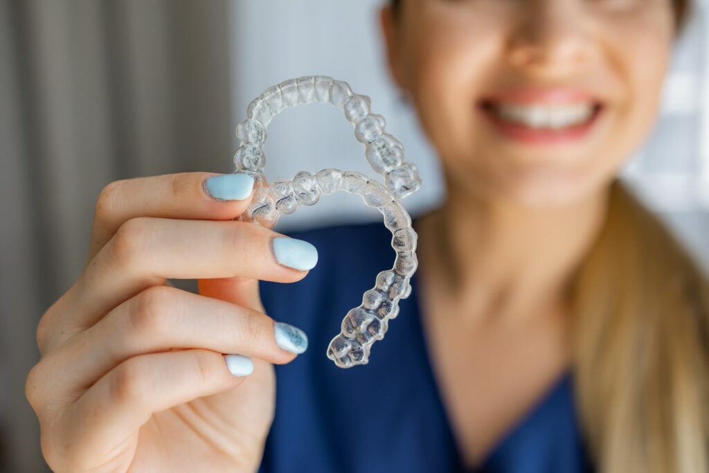 Kieferorthopädie für Erwachsene: Retainer
