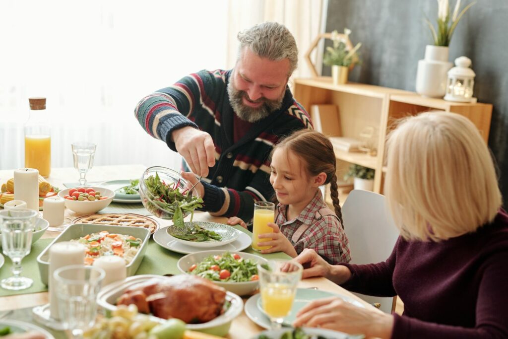 Familienessen mit Kindern